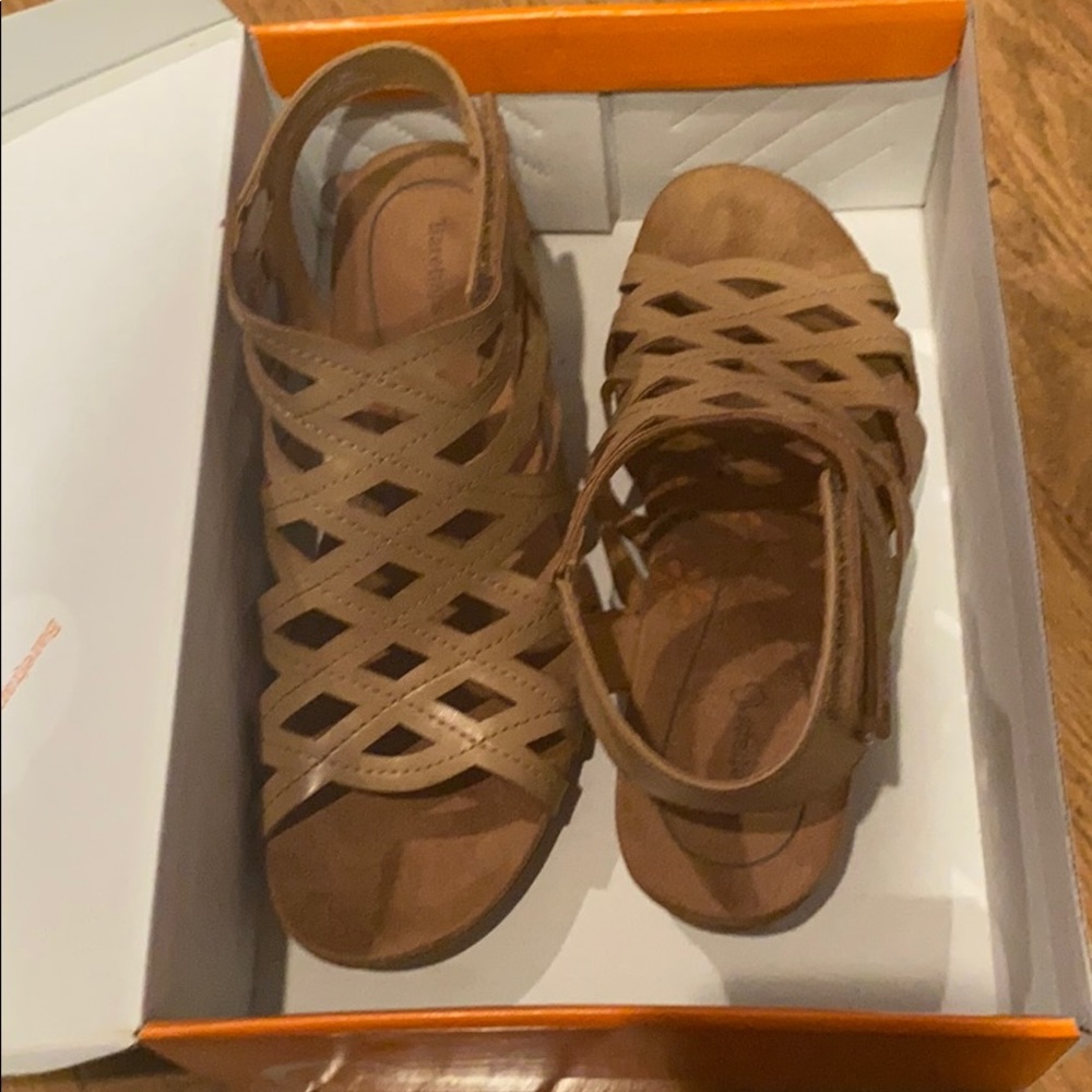 New women’s nude Bare Traps